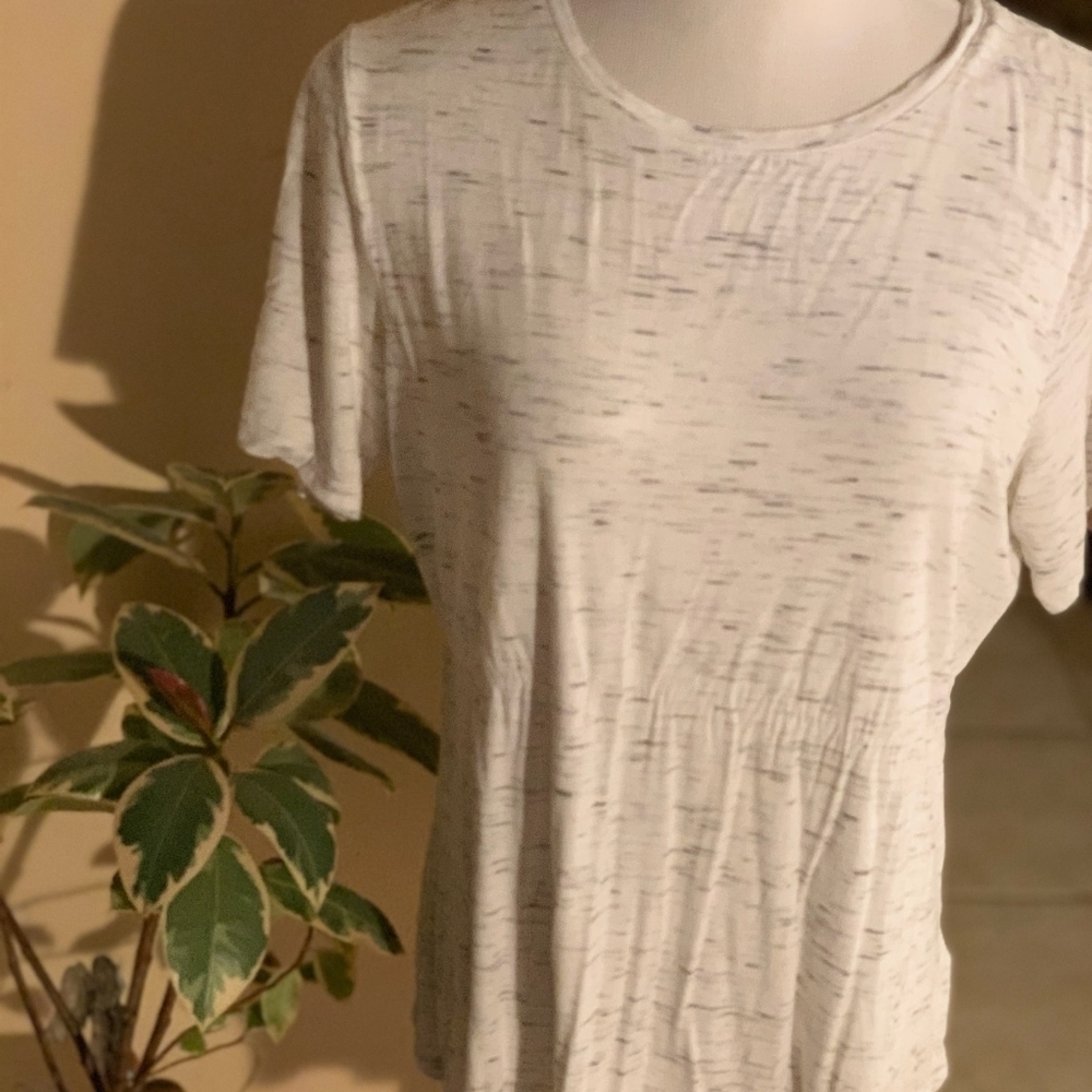 Heather white Old Navy tee L